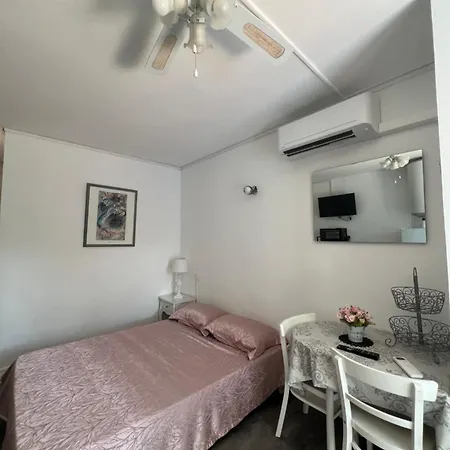 Lo Monaco De Villa, Et * San-Nicolao