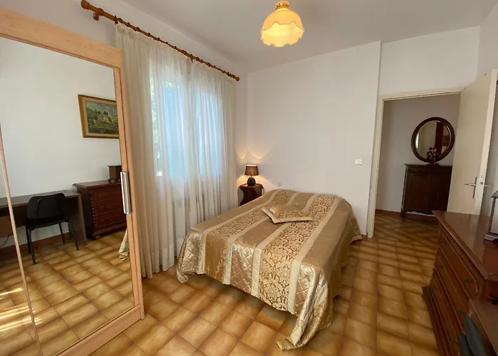 Lo Monaco De Villa, Et Prázdninový dům *