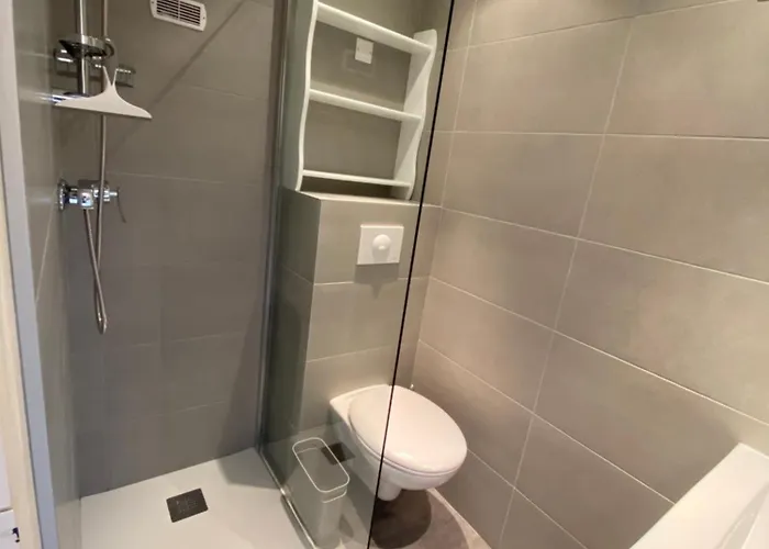 Lo Monaco De Villa, Et Prázdninový dům