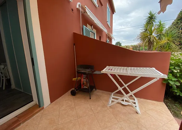 Lo Monaco De Villa, Et Prázdninový dům *