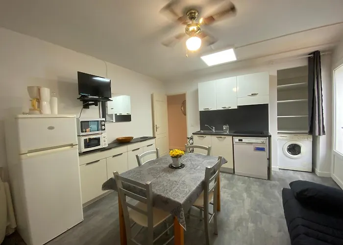 Lo Monaco De Villa, Et Prázdninový dům *