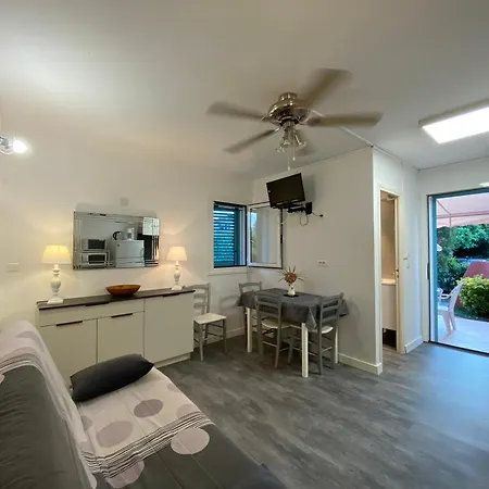 Lo Monaco De Villa, Et