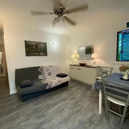 Lo Monaco De Villa, Et