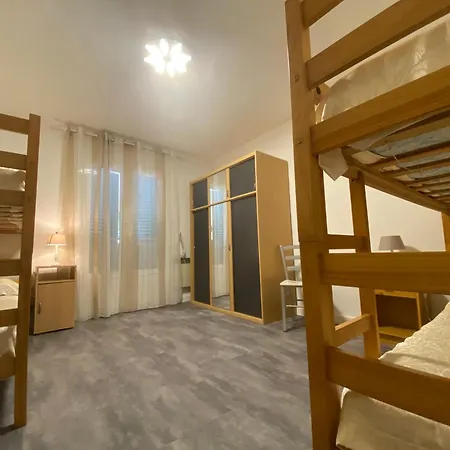 Lo Monaco De Villa, Et