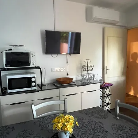 Lo Monaco De Villa, Et * San-Nicolao