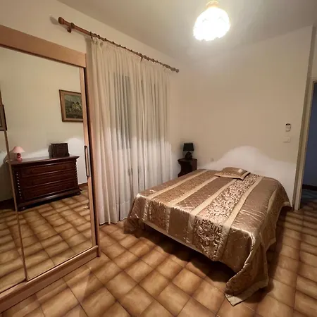 Lo Monaco De Villa, Et