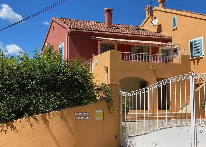 Lo Monaco De Villa, Et 圣尼科劳