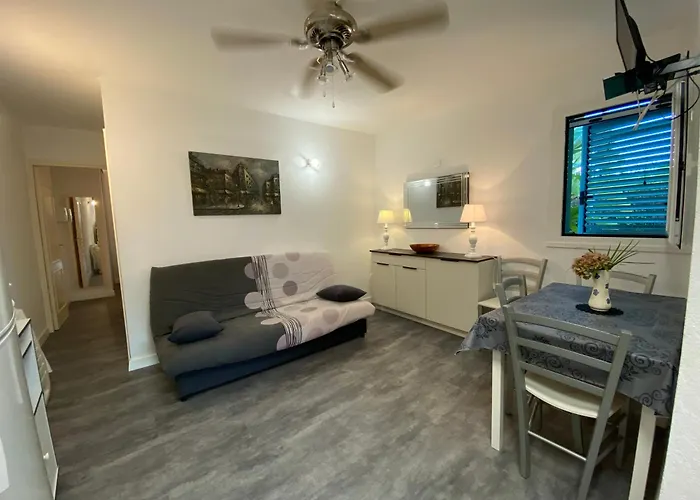 Lo Monaco De Villa, Et