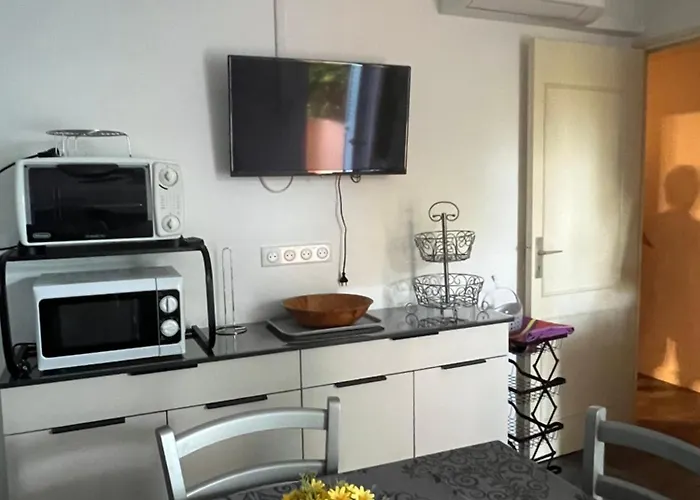 Lo Monaco De Villa, Et * סן-ניקולאו