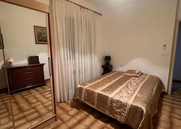 Lo Monaco De Villa, Et